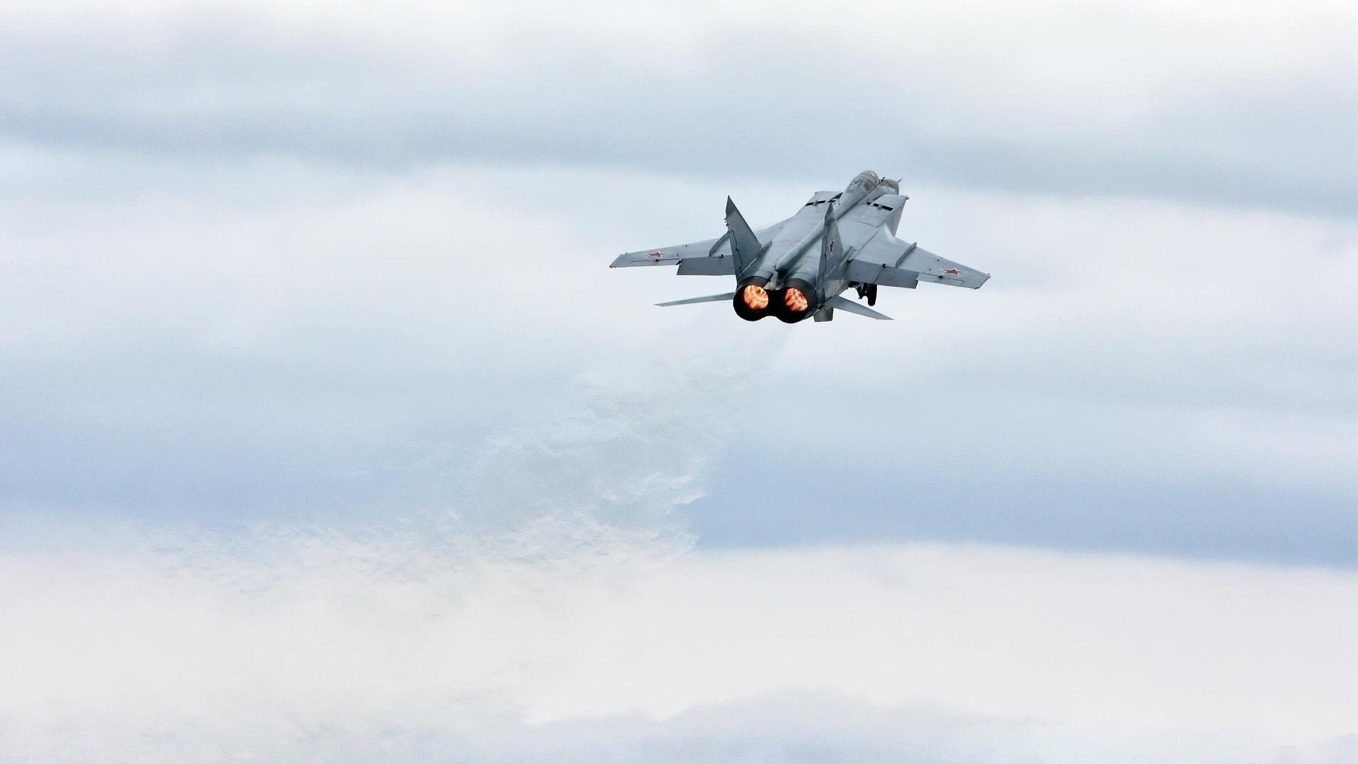 中国男篮快速轮转提升整体防守质量，中国 男篮