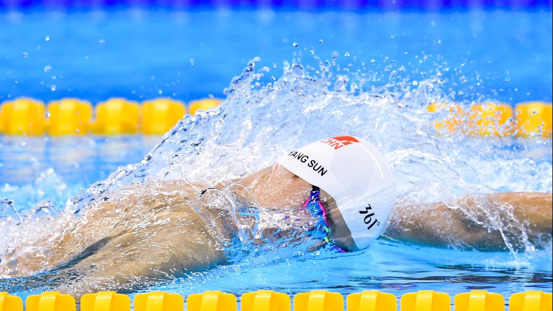 从街头少年到国家英雄的蜕变